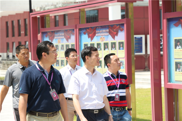 4范坤书记了解东校区校园文化建设情况_副本.jpg