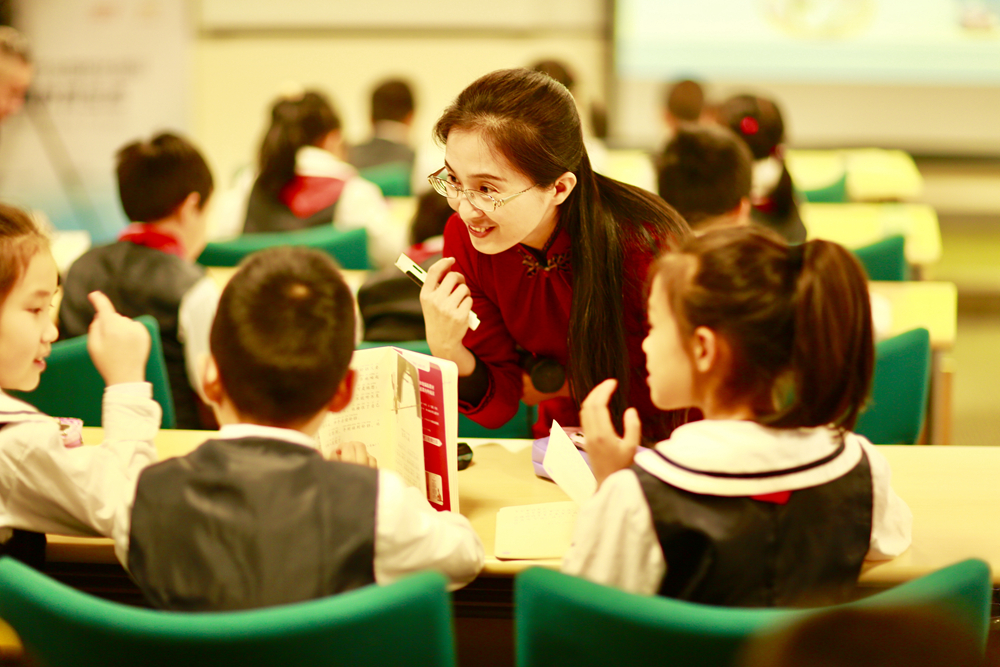 图2 龙岗区如意小学副校长——胡红梅.jpg