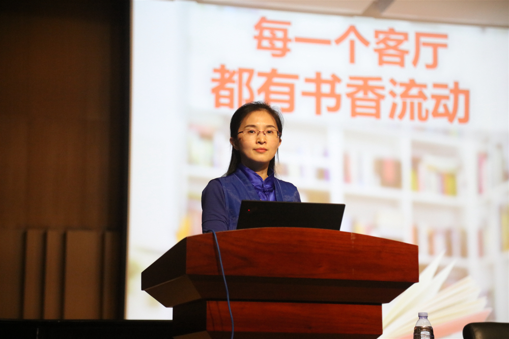 图3 胡红梅老师.jpg