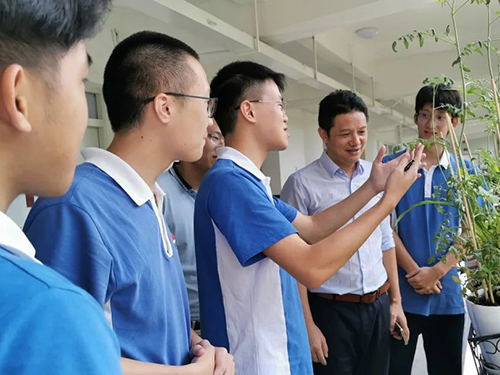 够生动：养花种草放羊， 这样...